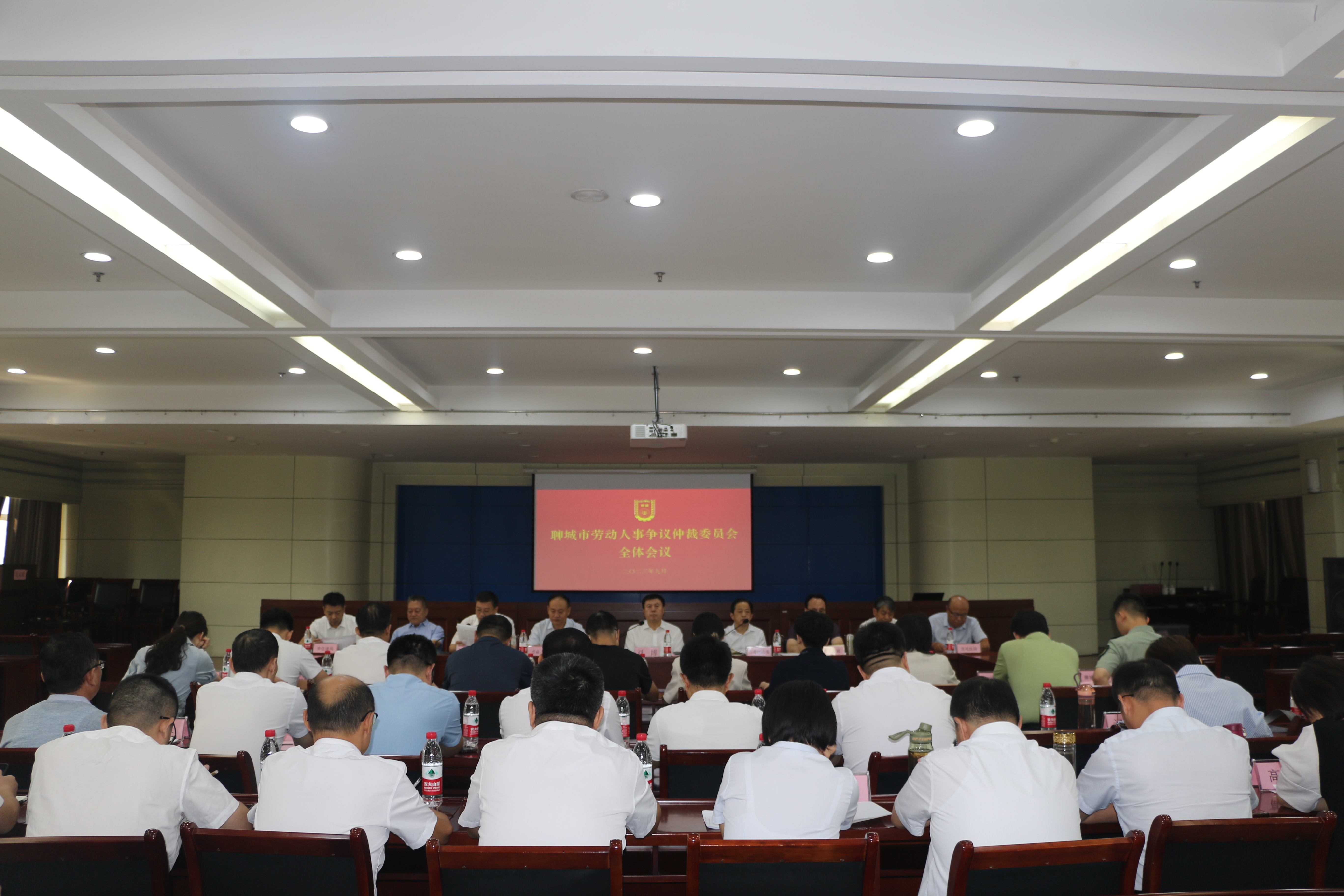 仲裁委会议照片1.JPG